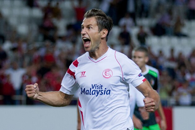 SEVILLE, SPAIN - SEPTEMBER 18:  Grzegorz Krychowiak of Sevilla FC celebrates scoring their opening goal during the UEFA Europa League group G match between Sevilla FC and Feyenoord at Ramon Sanchez Pizjuan stadium on September 18, 2014 in Seville, Spain.  (Photo by Gonzalo Arroyo Moreno/Getty Images)