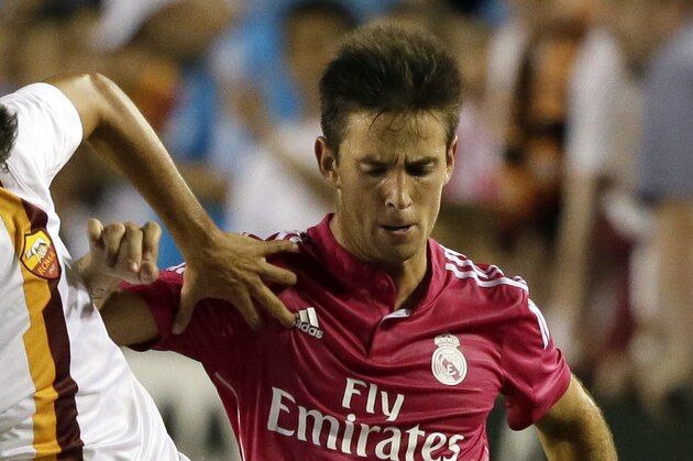 Roma's Michele Somma challenges Real Madrid's Alvaro Medran, right, for control of the ball in the second half of a Guinness International Champions Cup soccer tournament match, Tuesday, July 29, 2014, in Dallas. (AP Photo/Tony Gutierrez)