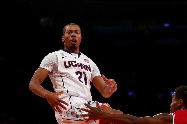 NEW YORK, NY - NOVEMBER 22:  Omar Calhoun #21 of the Connecticut Huskies loses the ball as Yogi Ferrell #11 of the Indiana Hoosiers defends during the 2K Sports Classic at Madison Square Garden on November 22, 2013 in New York City.  (Photo by Elsa/Getty Images)
