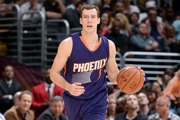 LOS ANGELES, CA - NOVEMBER 04: Goran Dragic #1 of the Phoenix Suns drives against the Los Angeles Lakers at STAPLES Center on November 04, 2014 in Los Angeles, California. NOTE TO USER: User expressly acknowledges and agrees that, by downloading and/or using this Photograph, user is consenting to the terms and conditions of the Getty Images License Agreement. Mandatory Copyright Notice: Copyright 2014 NBAE (Photo by Andrew D. Bernstein/NBAE via Getty Images)