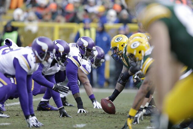 GREEN BAY, WI - NOVEMBER 24:  The Green Bay Packers line up against the Minnesota Vikings at Lambeau Field on November 24, 2013 in Green Bay, Wisconsin.  (Photo Tom Lynn /Getty Images)