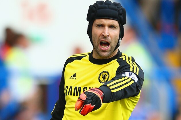 LONDON, ENGLAND - OCTOBER 05: Petr Cech of Chelsea in action during the Barclays Premier League match between Chelsea and Arsenal at Stamford Bridge on October 4, 2014 in London, England.  (Photo by Paul Gilham/Getty Images)