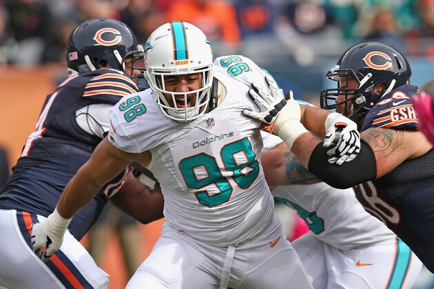 CHICAGO, IL - OCTOBER 19: Jared Odrick #98 of the Miami Dolphins rushes past  Matt Slauson #68 of the Chicago Bears at Soldier Field on October 19, 2014 in Chicago, Illinois. The Dolphins defeated the Bears 27-14. (Photo by Jonathan Daniel/Getty Images)