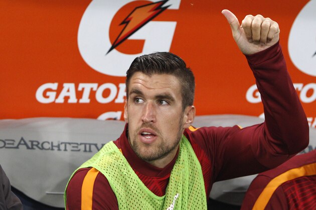 Roma’s Kevin Strootman gives the thumbs up to his fans as he sits on the bench prior to the start od a Serie A soccer match between Roma and Torino, at Rome's Olympic stadium, Sunday, Nov. 9, 2014. (AP Photo/Riccardo De Luca)