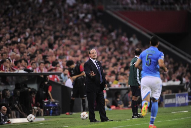 SSC Napoli's head coach Rafael Benitez of Spain, left, gives instructions from the sidelines as his team lose 3-1 against Athletic Bilbao,  during their Champions League playoff second leg soccer match, at San Mames stadium in Bilbao, northern Spain, Wednesday, Aug. 27, 2014.(AP Photo/Alvaro Barrientos)