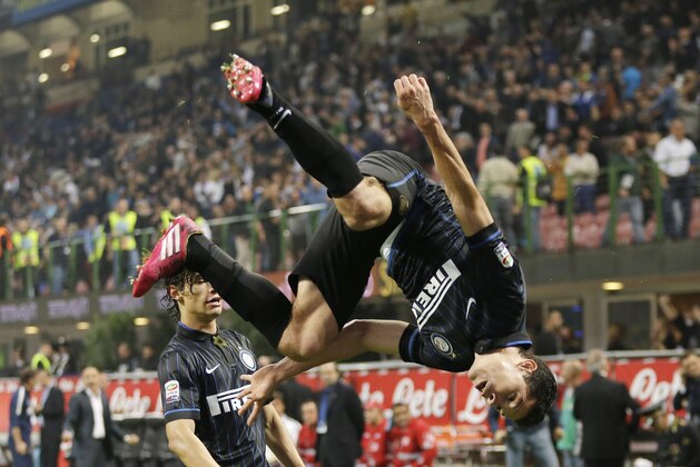 Inter Milan's Anderson Hernanes celebrates after scoring during the Serie A soccer match between Inter Milan and Napoli at the San Siro stadium in Milan, Italy, Sunday, Oct. 19, 2014. (AP Photo/Antonio Calanni)