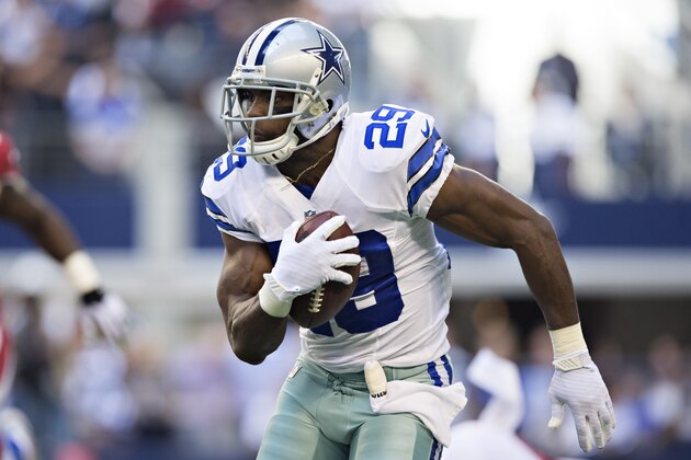 ARLINGTON, TX - NOVEMBER 2:  DeMarco Murray #29 of the Dallas Cowboys runs the ball during the second quarter of a game against the Arizona Cardinals at AT&T Stadium on November 2, 2014 in Arlington, Texas.  (Photo by Wesley Hitt/Getty Images)