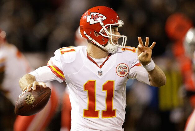 OAKLAND, CA - NOVEMBER 20:  Alex Smith #11 of the Kansas City Chiefs passes the ball during the game against the Oakland Raiders at O.co Coliseum on November 20, 2014 in Oakland, California.  (Photo by Ezra Shaw/Getty Images)