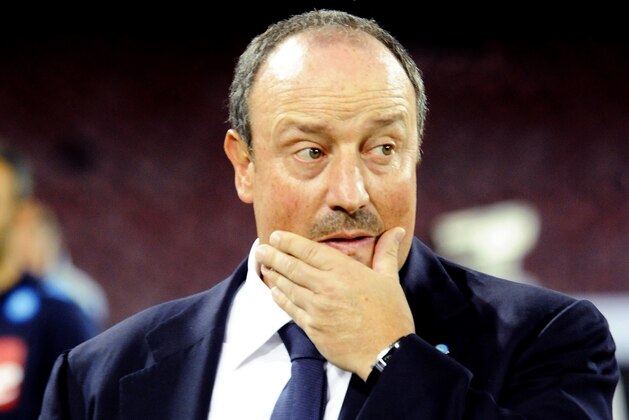 Napoli coach Rafa Benitez watches a Serie A soccer match between Napoli and Torino, at the San Paolo stadium in Naples, Italy, Sunday, Oct. 5, 2014. (AP Photo/Salvatore Laporta)