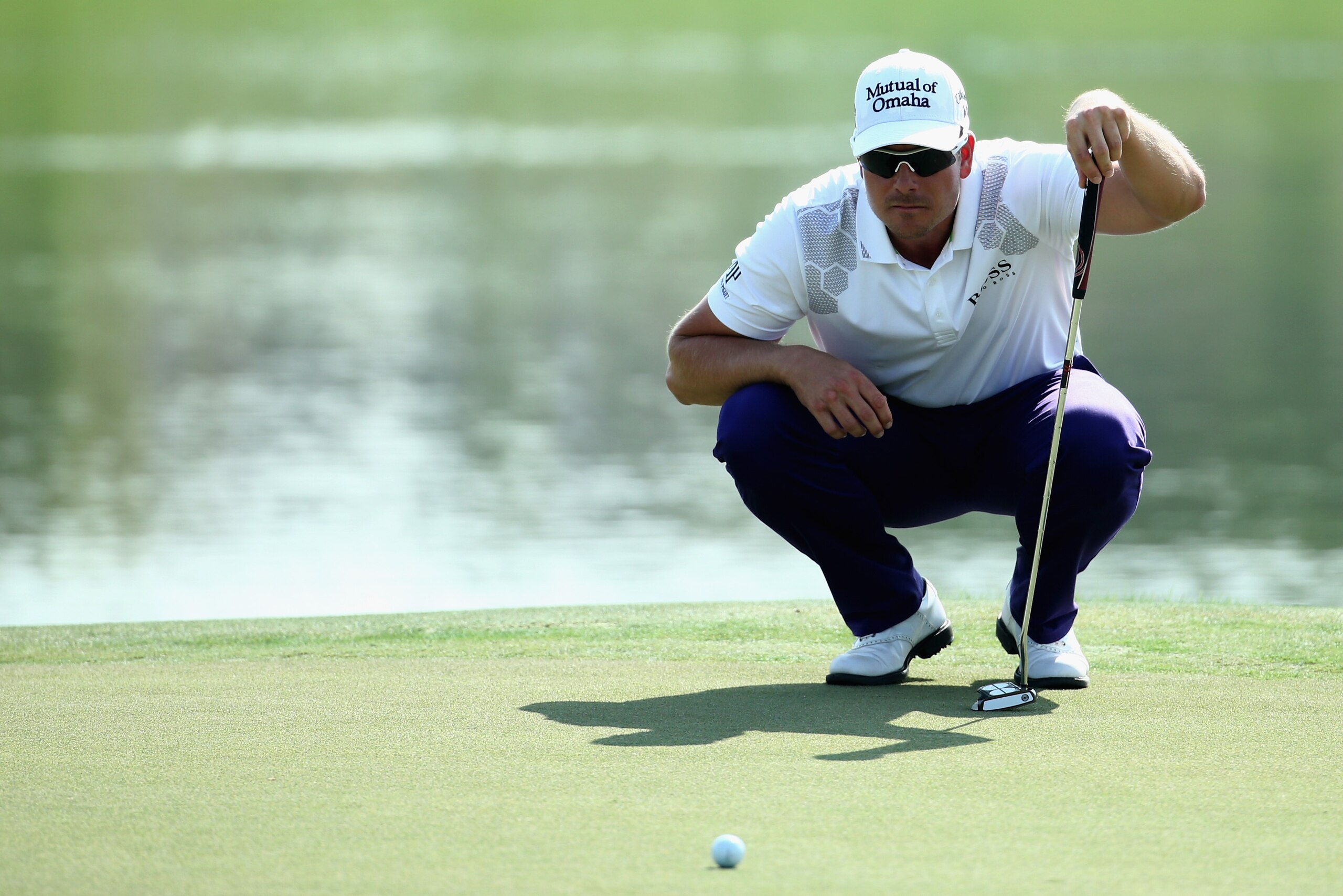 DUBAI, UNITED ARAB EMIRATES - NOVEMBER 20:  Henrik Stenson of Sweden lines up a putt on the sixth green during the first round of the 2014 DP World Tour Championship at Jumeirah Golf Estates on November 20, 2014 in Dubai, United Arab Emirates.  (Photo by Warren Little/Getty Images)