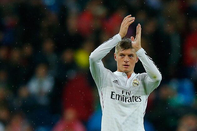 MADRID, SPAIN - NOVEMBER 08: Toni Kroos of Real Madrid CF claps to the audience after the La Liga match between Real Madrid CF and Rayo Vallecano de Madrid at Estadio Santiago Bernabeu on November 8, 2014 in Madrid, Spain.  (Photo by Gonzalo Arroyo Moreno/Getty Images)