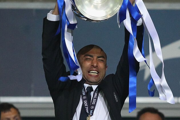 MUNICH, GERMANY - MAY 19:  Roberto Di Matteo interim manager of Chelsea lifts the trophy in celebration after their victory in the UEFA Champions League Final between FC Bayern Muenchen and Chelsea at the Fussball Arena München on May 19, 2012 in Munich, Germany.  (Photo by Alex Livesey/Getty Images)