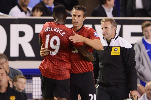 LIVERPOOL, ENGLAND - AUGUST 20:  Robin van Persie of Manchester United comes on as a substitute  for team mate Danny Welbeck to make his debut during the Barclays Premier League match between Everton and Manchester United at Goodison Park on August 20, 2012 in Liverpool, England.  (Photo by Michael Regan/Getty Images)