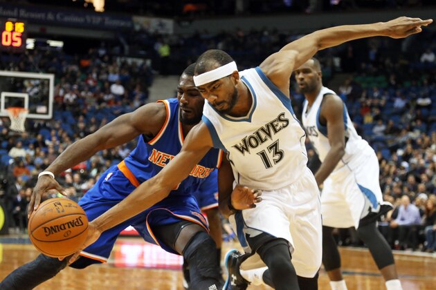 Minnesota Timberwolves’ Corey Brewer, right, knocks the ball away from New York Knicks’ Tim Hardaway Jr. in the second half of an NBA basketball game, Wednesday, Nov. 19, 2014, in Minneapolis. The Timberwolves won 115-99. (AP Photo/Jim Mone)