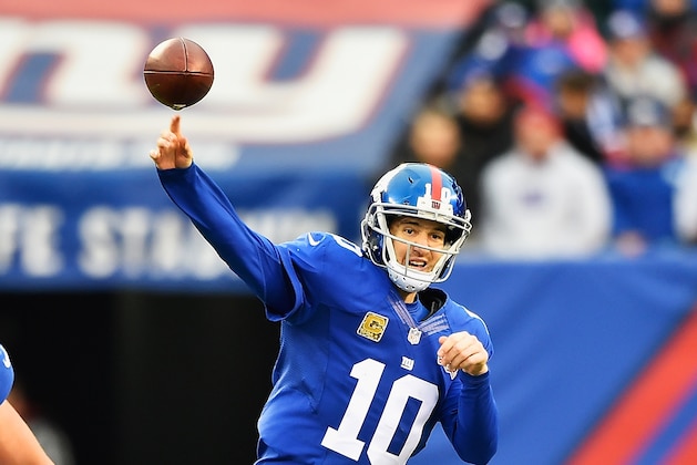 EAST RUTHERFORD, NJ - NOVEMBER 16:  Eli Manning #10 of the New York Giants in action against the San Francisco 49ers during their game at MetLife Stadium on November 16, 2014 in East Rutherford, New Jersey.  (Photo by Al Bello/Getty Images)