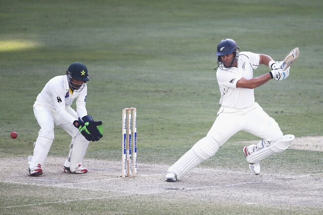 DUBAI, UNITED ARAB EMIRATES - NOVEMBER 20:  Ross Taylor of New Zealand bats during day four of the second test between Pakistan and New Zealand at Dubai International Stadium on November 20, 2014 in Dubai, United Arab Emirates.  (Photo by Francois Nel/Getty Images)