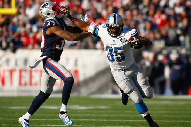 FOXBORO, MA - NOVEMBER 23:  Joique Bell #35 of the Detroit Lions carries the ball during the first quarter against the New England Patriots  at Gillette Stadium on November 23, 2014 in Foxboro, Massachusetts.  (Photo by Jared Wickerham/Getty Images)