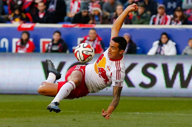 HARRISON, NJ - NOVEMBER 23:  Tim Cahill #17 of New York Red Bulls takes a shot at the goal against the New England Revolution during the Eastern Conference Final - Leg 1 at Red Bull Arena on November 23, 2014 in Harrison, New Jersey. Revolution defeated the Red Bulls 2-1.  (Photo by Mike Stobe/Getty Images)