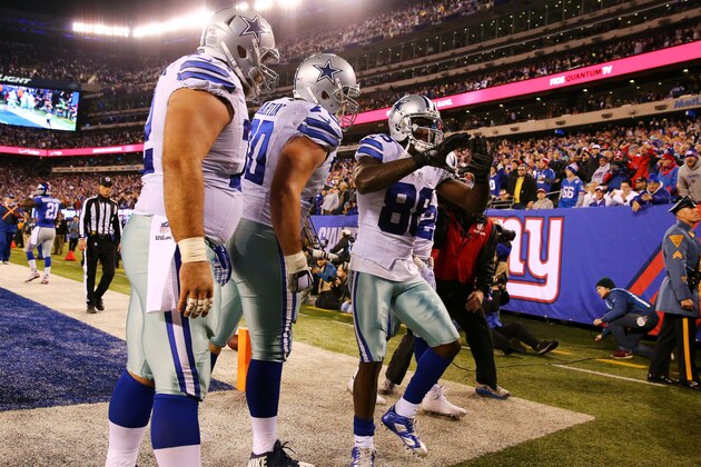 EAST RUTHERFORD, NJ - NOVEMBER 23:  Dez Bryant #88 of the Dallas Cowboys celebrates scoring the game winning touchdown in the fourth quarter against  Dominique Rodgers-Cromartie #21 of the New York Giants at MetLife Stadium on November 23, 2014 in East Rutherford, New Jersey.  (Photo by Al Bello/Getty Images)