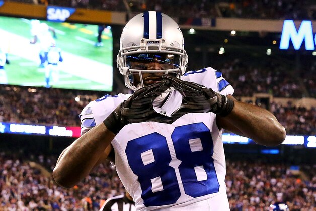 EAST RUTHERFORD, NJ - NOVEMBER 23:  Dez Bryant #88 of the Dallas Cowboys celebrates his touchdown in the third quarter against the New York Giants at MetLife Stadium on November 23, 2014 in East Rutherford, New Jersey.  (Photo by Al Bello/Getty Images)