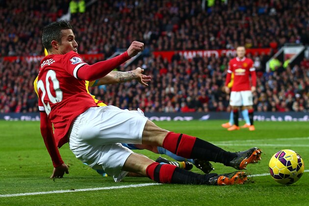 MANCHESTER, ENGLAND - NOVEMBER 08:  Robin van Persie of Manchester United slides in for the ball during the Barclays Premier League match between Manchester United and Crystal Palace at Old Trafford on November 8, 2014 in Manchester, England.  (Photo by Clive Rose/Getty Images)