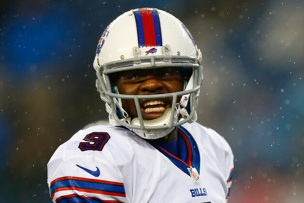 FOXBORO, MA - DECEMBER 29:  Thad Lewis #9 of the Buffalo Bills warms up prior to the game against the New England Patriots at Gillette Stadium on December 29, 2013 in Foxboro, Massachusetts.  (Photo by Jared Wickerham/Getty Images)