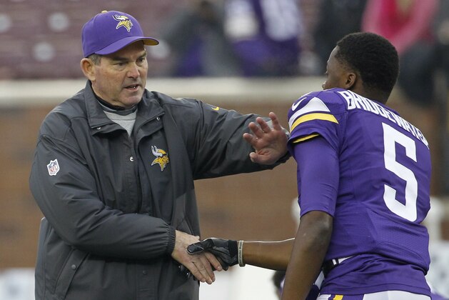 Minnesota Vikings head coach Mike Zimmer, left, talks with quarterback Teddy Bridgewater, right, before an NFL football game against the Green Bay Packers, Sunday, Nov. 23, 2014, in Minneapolis. (AP Photo/Ann Heisenfelt)