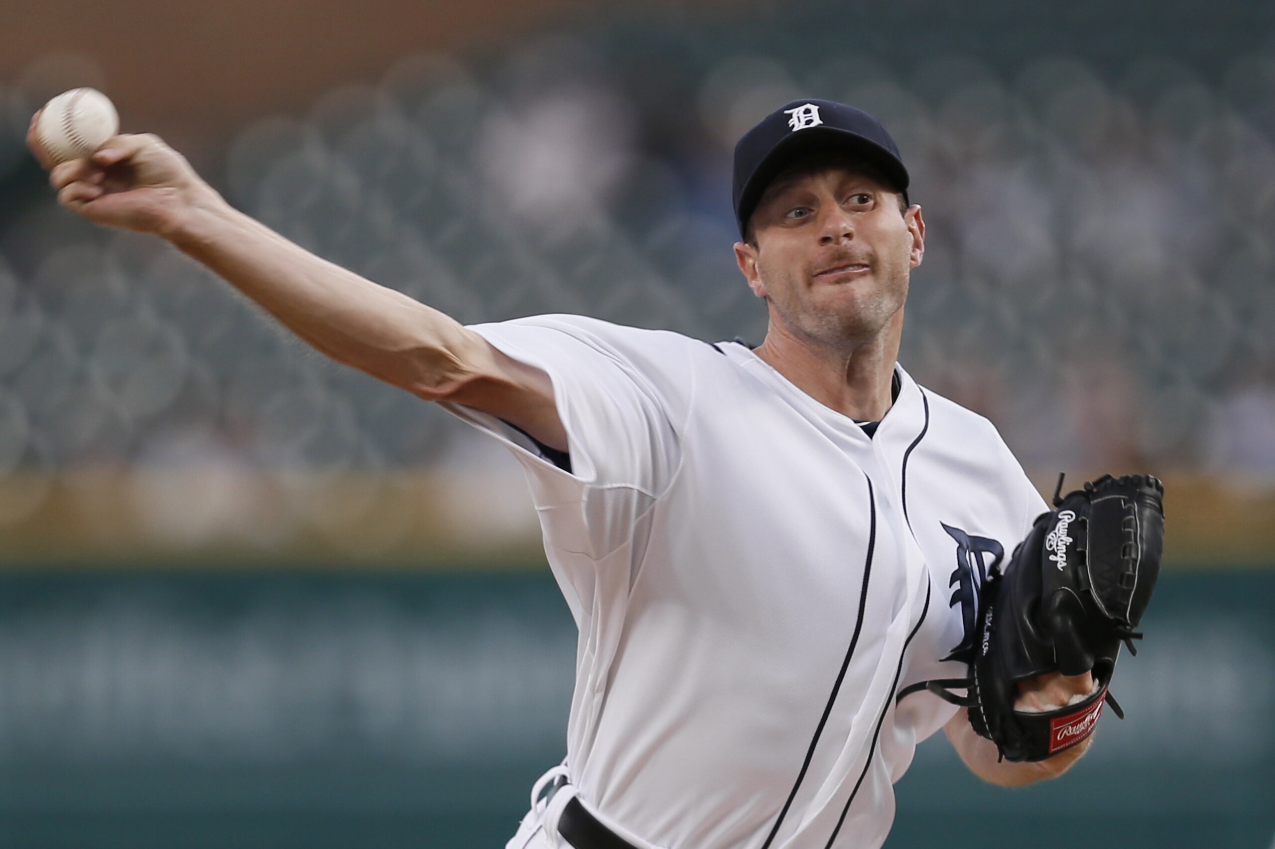 Detroit Tigers pitcher Max Scherzer throws against the Minnesota Twins in the first inning of a baseball game in Detroit, Thursday, Sept. 25, 2014. (AP Photo/Paul Sancya)