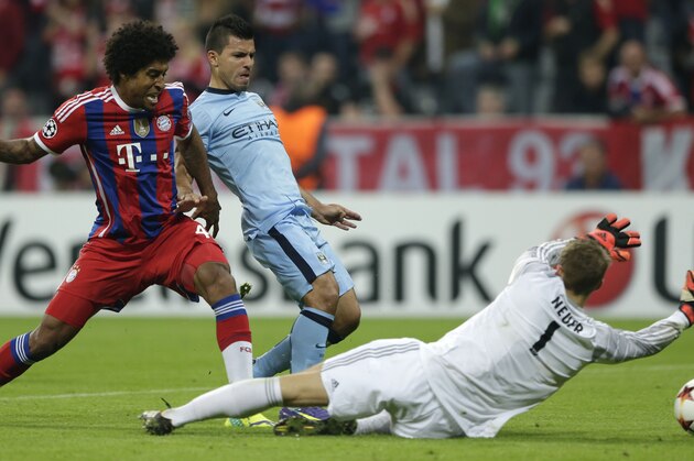 Bayern's Dante from Brazil, left, teammate goalkeeper Manuel Neuer and Manchester City's Sergio Aguero challenge for the ball during the Champions League Group E soccer match between FC Bayern Munich and Manchester City at Allianz Arena in Munich, southern Germany, Wednesday Sept. 17, 2014. (AP Photo/Matthias Schrader)