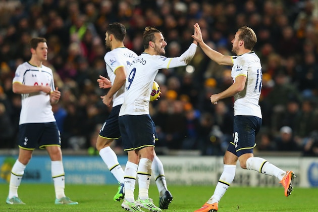 HULL, ENGLAND - NOVEMBER 23:  Harry Kane (R) of Tottenham Hotspur celebrates his goal with Roberto Soldado during the Barclays Premier League match between Hull City and Tottenham Hotspur at KC Stadium on November 23, 2014 in Hull, England.  (Photo by Alex Livesey/Getty Images)