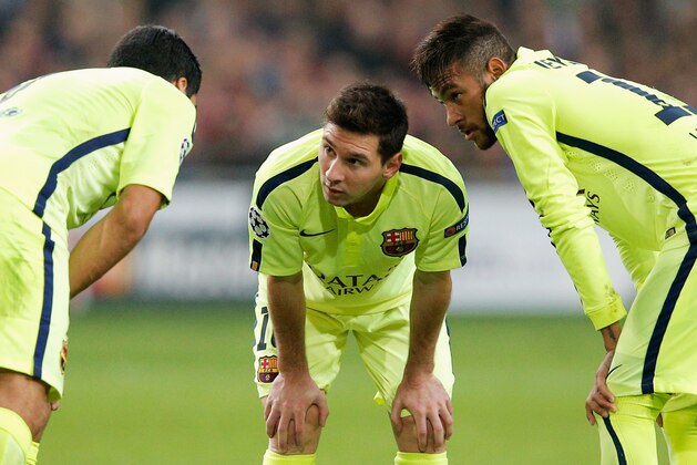 AMSTERDAM, NETHERLANDS - NOVEMBER 05: (L-R) Luis Suarez, Lionel Messi and Neymar of Barcelona discuss a free kick during the UEFA Champions League Group F match between AFC Ajax and FC Barcelona at The Amsterdam Arena on November 5, 2014 in Amsterdam, Netherlands. (Photo by Dean Mouhtaropoulos/Getty Images)