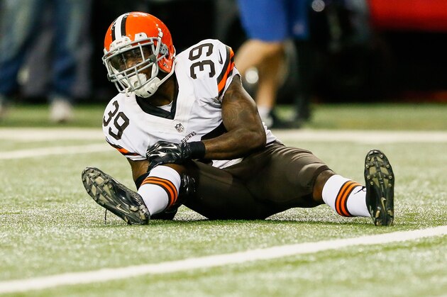 ATLANTA, GA - NOVEMBER 23: Tashaun Gipson #39 of the Cleveland Browns grabs his leg after an injury in the second half against the Atlanta Falcons at Georgia Dome on November 23, 2014 in Atlanta, Georgia.  (Photo by Kevin C. Cox/Getty Images)