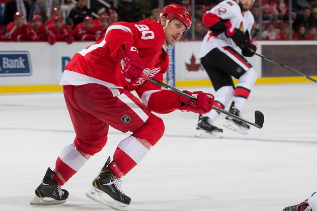 DETROIT, MI - NOVEMBER 24: Stephen Weiss #90 of the Detroit Red Wings follows the play against the in the second period during a NHL game against the Ottawa Senators on November 24, 2014 at Joe Louis Arena in Detroit, Michigan. (Photo by Dave Reginek/NHLI via Getty Images)