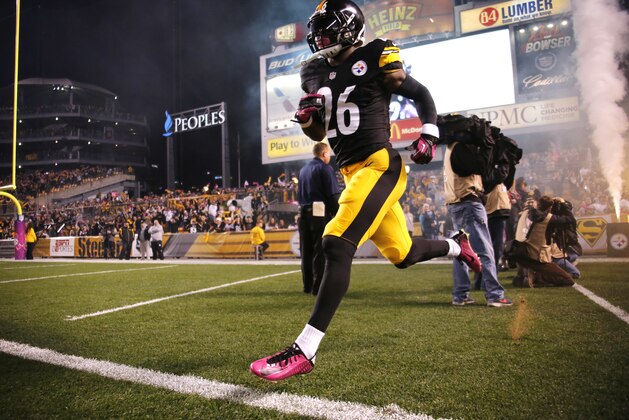 Pittsburgh Steelers running back Le'Veon Bell (26) s introduced before he takes the field before the NFL football game against the Houston Texans, Monday, Oct. 20, 2014 in Pittsburgh. (AP Photo/Gene Puskar)