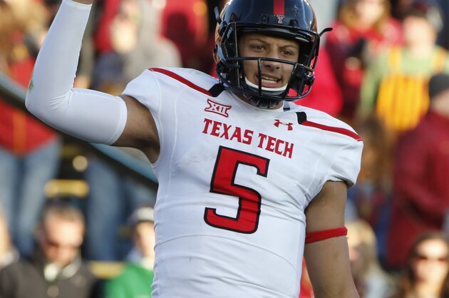 AMES, IA - NOVEMBER 22: Quarterback Patrick Mahomes #5 of the Texas Tech Red Raiders signals a play at the line of scrimmage in the first half of play against the Iowa State Cyclones at Jack Trice Stadium on November 22, 2014 in Ames, Iowa. Texas Tech defeated Iowa State 34-31. (Photo by David Purdy/Getty Images)