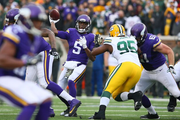 MINNEAPOLIS, MN - NOVEMBER 23: Teddy Bridgewater #5 of the Minnesota Vikings attempts the pass in the second quarter against the Green Bay Packers on November 23, 2014 at TCF Bank Stadium in Minneapolis, Minnesota. (Photo by Adam Bettcher/Getty Images)