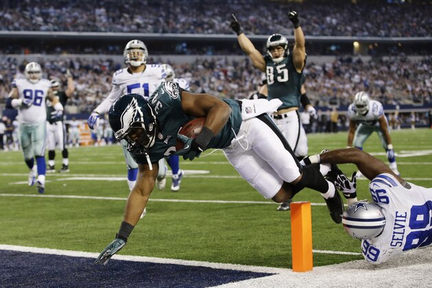 Philadelphia Eagles running back Bryce Brown (34) gets past Dallas Cowboys defensive end George Selvie (99) to score a touchdown during the second half of an NFL football game, Sunday, Dec. 29, 2013, in Arlington, Texas. (AP Photo/Tony Gutierrez)