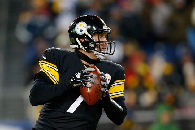 NASHVILLE, TN - NOVEMBER 17:  Quarterback Ben Roethlisberger #7 of the Pittsburgh Steelers looks to pass against the Tennessee Titans in the second quarter of the game at LP Field on November 17, 2014 in Nashville, Tennessee.  (Photo by Wesley Hitt/Getty Images)