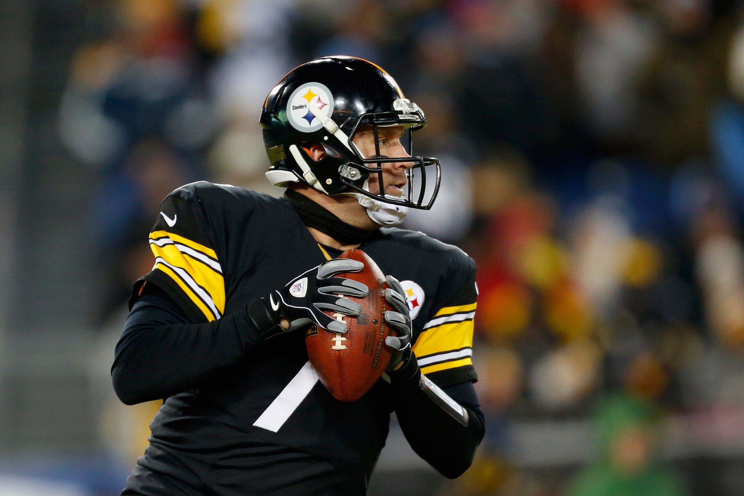 NASHVILLE, TN - NOVEMBER 17: Quarterback Ben Roethlisberger #7 of the Pittsburgh Steelers looks to pass against the Tennessee Titans in the second quarter of the game at LP Field on November 17, 2014 in Nashville, Tennessee. (Photo by Wesley Hitt/Getty Images) NASHVILLE, TN - NOVEMBER 17: Quarterback Ben Roethlisberger #7 of the Pittsburgh Steelers looks to pass against the Tennessee Titans in the second quarter of the game at LP Field on November 17, 2014 in Nashville, Tennessee. (Photo by Wesley Hitt/Getty Images)