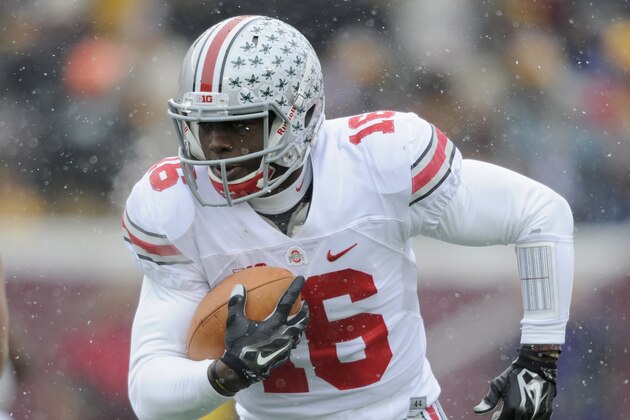 MINNEAPOLIS, MN - NOVEMBER 15: J.T. Barrett #16 of the Ohio State Buckeyes carries the football during the first quarter of the game against the Minnesota Golden Gophers on November 15, 2014 at TCF Bank Stadium in Minneapolis, Minnesota. (Photo by Hannah Foslien/Getty Images)