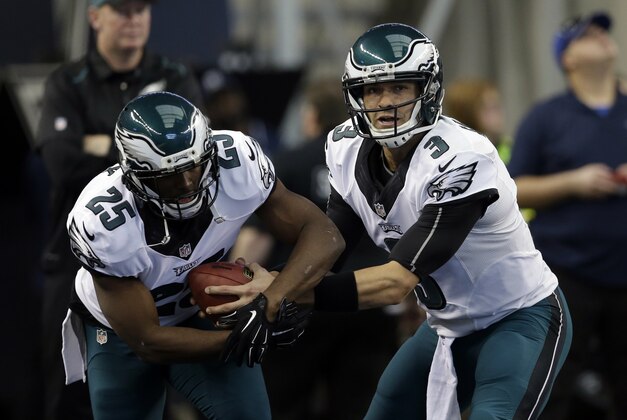 Philadelphia Eagles running back LeSean McCoy (25) takes the hand off from Mark Sanchez (3) during warm ups before an NFL football game against the Dallas Cowboys, Thursday, Nov. 27, 2014, in Arlington, Texas. (AP Photo/Tim Sharp)