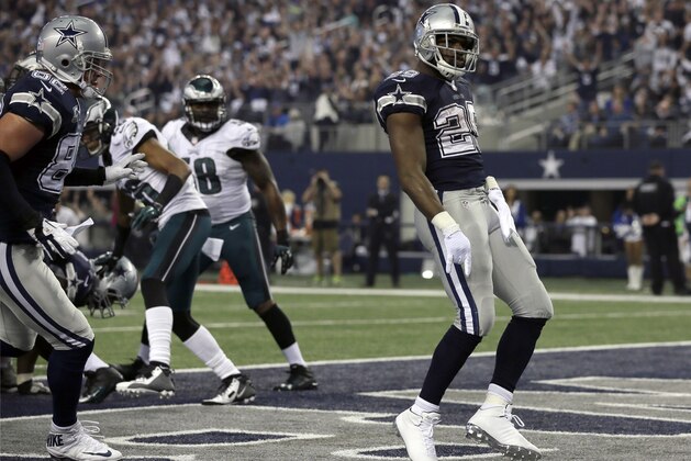 Dallas Cowboys running back DeMarco Murray (29) celebrates after scoring a touchdown against the Philadelphia Eagles during the first half of an NFL football game, Thursday, Nov. 27, 2014, in Arlington, Texas. (AP Photo/Tim Sharp)