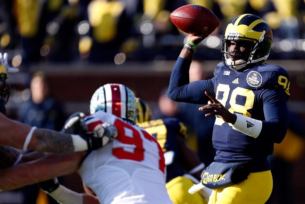 ANN ARBOR, MI - NOVEMBER 30:  Quarterback Devin Gardner #98 of the Michigan Wolverines passes against the Ohio State Buckeyes during a game at Michigan Stadium on November 30, 2013 in Ann Arbor, Michigan.  (Photo by Gregory Shamus/Getty Images)