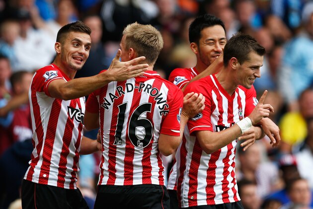 LONDON, ENGLAND - AUGUST 30: Morgan Schneiderlin (R) of Southampton celebrates scoring his second goal with team mates during the Barclays Premier League match between West Ham United and Southampton at Boleyn Ground on August 30, 2014 in London, England.  (Photo by Steve Bardens/Getty Images)