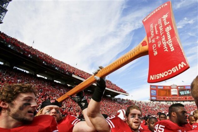 Wisconsin's Mike Taylor (53) carries the Paul Bunyan Axe after Wisconsin beat Minnesota 38-13 in an NCAA college football game Saturday, Oct. 20, 2012, in Madison, Wis. (AP Photo/Andy Manis)