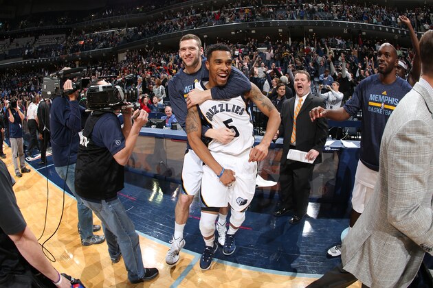 MEMPHIS, TN - NOVEMBER 13:  Jon Leuer #30 of the Memphis Grizzlies congratulates and celebrates with Courtney Lee #5 after he hit the winning shot against the Sacramento Kings on November 13, 2014 at FedExForum in Memphis, Tennessee. NOTE TO USER: User expressly acknowledges and agrees that, by downloading and or using this photograph, User is consenting to the terms and conditions of the Getty Images License Agreement. Mandatory Copyright Notice: Copyright 2014 NBAE (Photo by Joe Murphy/NBAE via Getty Images)