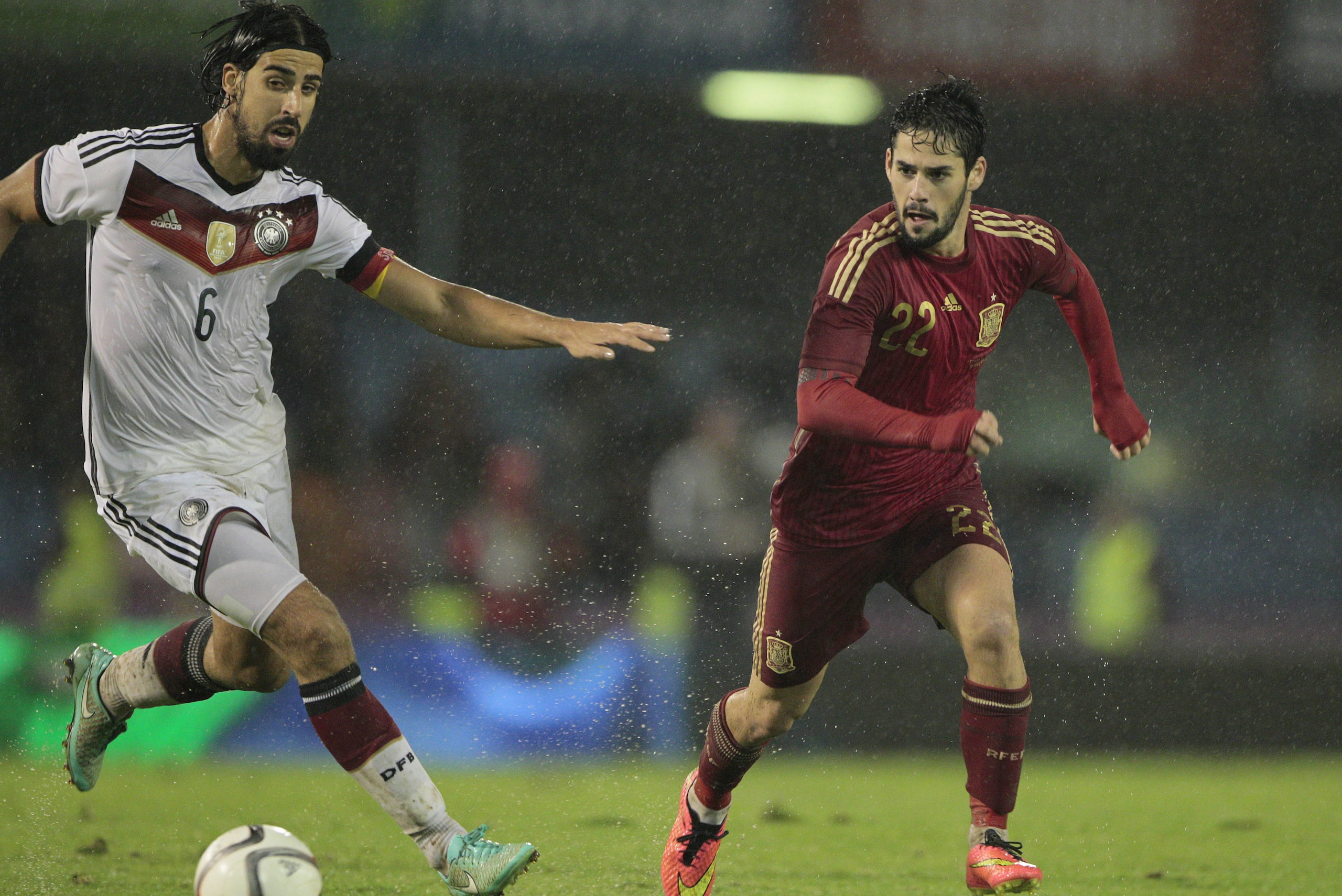 Germany's Sami Khedira, right, and Spain's Isco Alarcón, left, during an international friendly soccer match between Spain and Germany at the Balaidos stadium, in Vigo, Spain, Tuesday Nov. 18, 2014. (AP Photo/Lalo R. Villar) Germany's Sami Khedira, right, and Spain's Isco Alarcón, left, during an international friendly soccer match between Spain and Germany at the Balaidos stadium, in Vigo, Spain, Tuesday Nov. 18, 2014. (AP Photo/Lalo R. Villar)