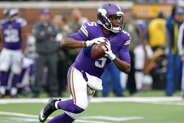 Minnesota Vikings quarterback Teddy Bridgewater looks to pass during the first half of an NFL football game against the Green Bay Packers, Sunday, Nov. 23, 2014, in Minneapolis. (AP Photo/Jim Mone)