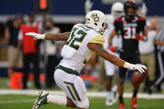 ARLINGTON, TX - NOVEMBER 29: Shock Linwood #32 of the Baylor Bears scores a touchdown during the first half against the Texas Tech Red Raiderson November 29, 2014 at AT&T Stadium in Arlington, Texas. (Photo by John Weast/Getty Images)