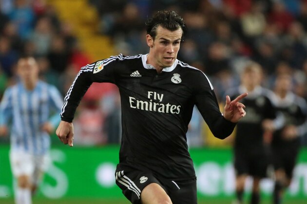 MALAGA, SPAIN - NOVEMBER 29:  Gareth Bale of Real Madrid controls the ball during the La Liga match between Malaga CF and Real Madrid CF at La Rosaleda studium on November 29, 2014 in Malaga, Spain. (Photo by Sergio Camacho/Getty Images)